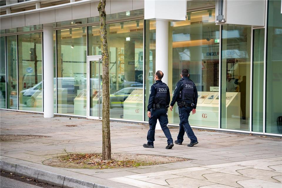 Scheinselbständigkeit? Durchsuchungen bei Engel & Völkers Durchsuchung bei Engel & VölkersJonas Walzberg/dpa