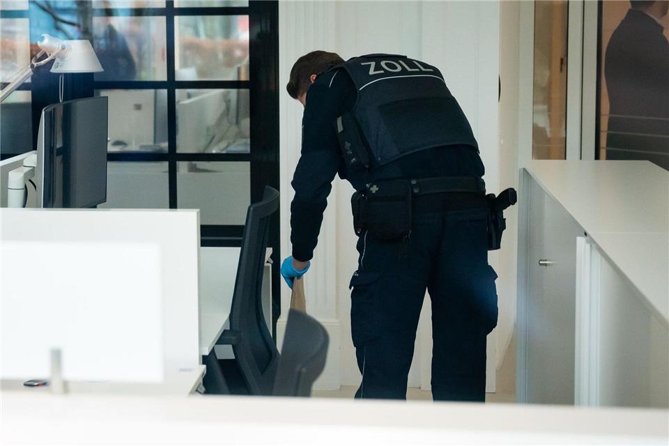 Scheinselbständigkeit? Durchsuchungen bei Engel & Völkers Durchsuchung bei Engel & VölkersJonas Walzberg/dpa