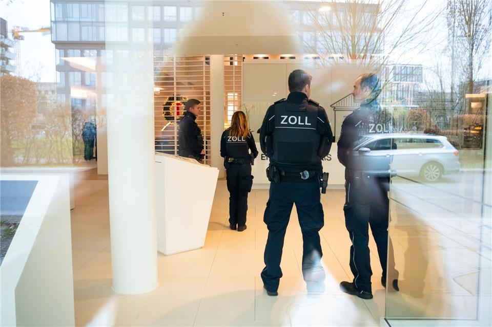 Scheinselbständigkeit? Durchsuchungen bei Engel & Völkers Durchsuchung bei Engel & VölkersJonas Walzberg/dpa