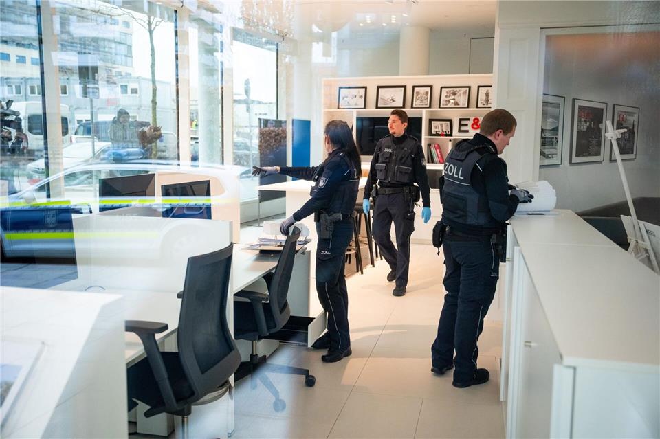 Scheinselbständigkeit? Durchsuchungen bei Engel & Völkers Durchsuchung bei Engel & VölkersJonas Walzberg/dpa