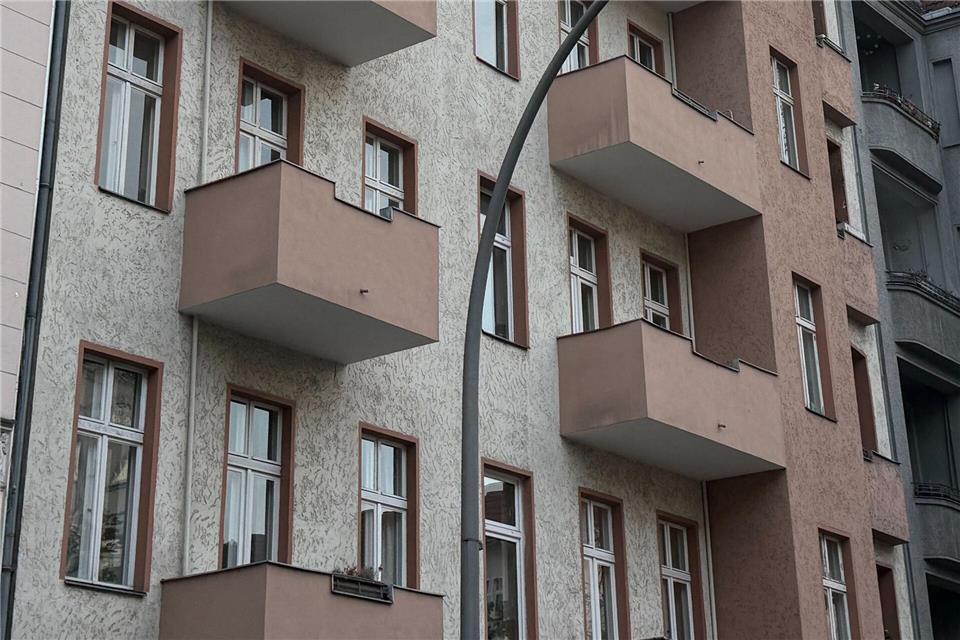 Durchsuchungen gab es nach Angaben der Staatsanwaltschaft an drei Anschriften. Paul Zinken/dpa