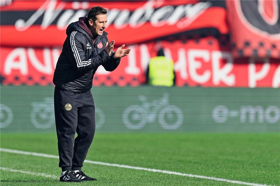 Klose jubelt spät bei Lautern-Rückkehr - „Haben Mentalität“  Durfte am Ende über einen Punkt in Kaiserslautern jubeln: Miroslav Klose Uwe Anspach/dpa