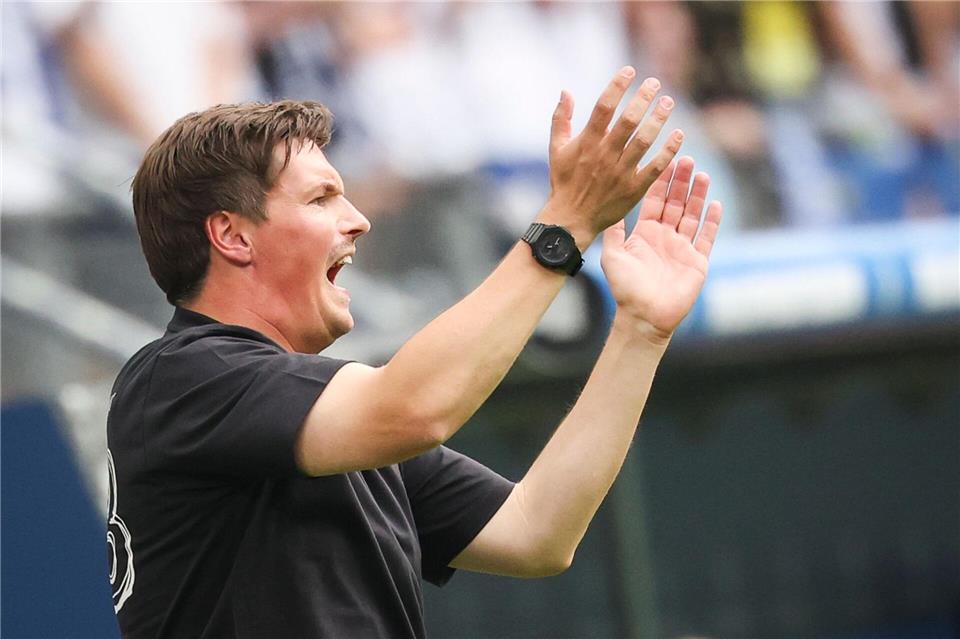 Durfte den ersten Bundesliga-Sieg bejubeln: HSV-Trainer Merlin Polzin (Archiv) Christian Charisius/dpa