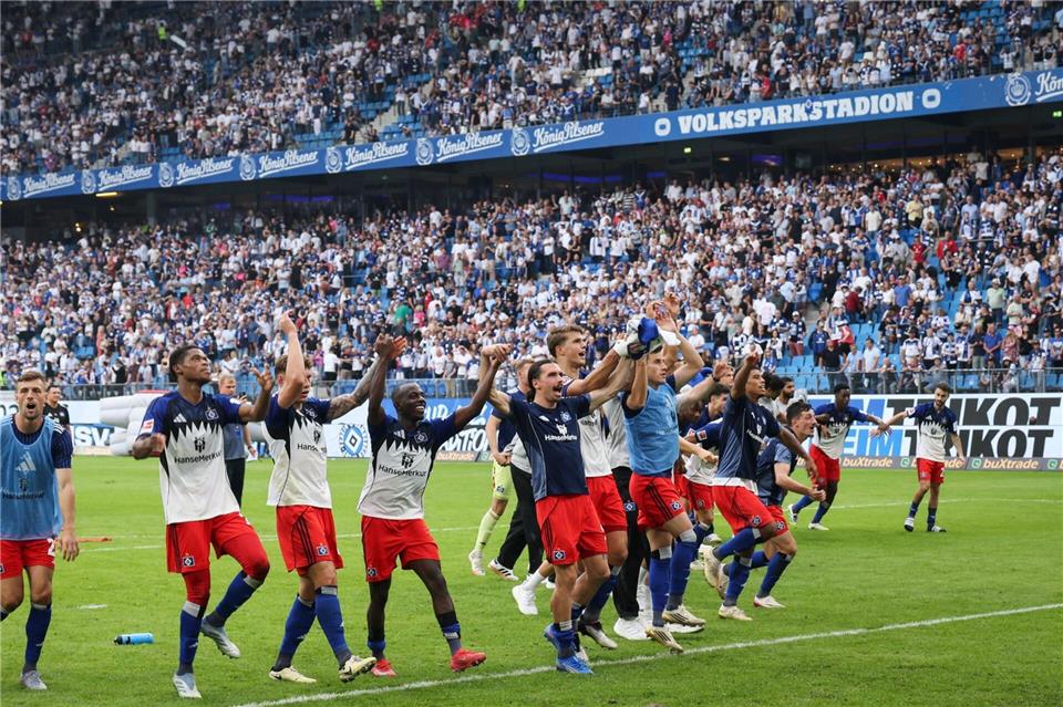 Durften endlich jubeln: die HSV-Spieler Christian Charisius/dpa