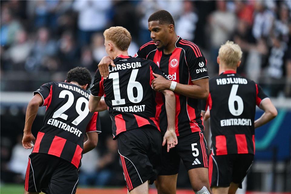 Durften nur einmal jubeln: Die Profis von Eintracht Frankfurt.Florian Wiegand/dpa