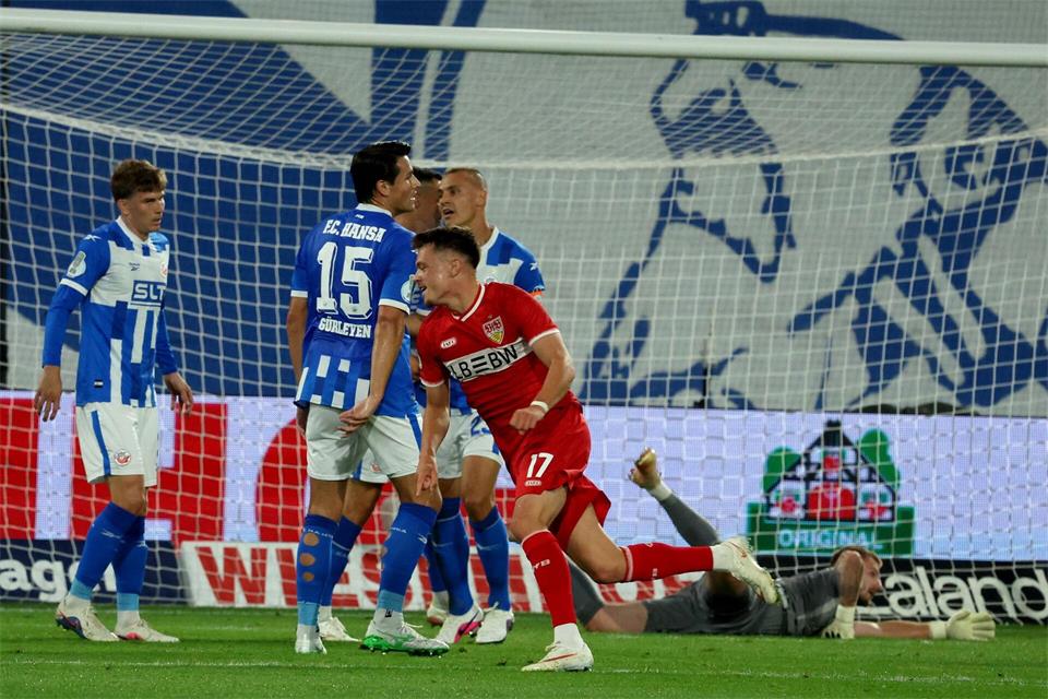 Dzenan Pejcinovic schießt gleich in seinem ersten Pflichtspiel für den VfB Stuttgart drei Tore.Bernd Wüstneck/dpa