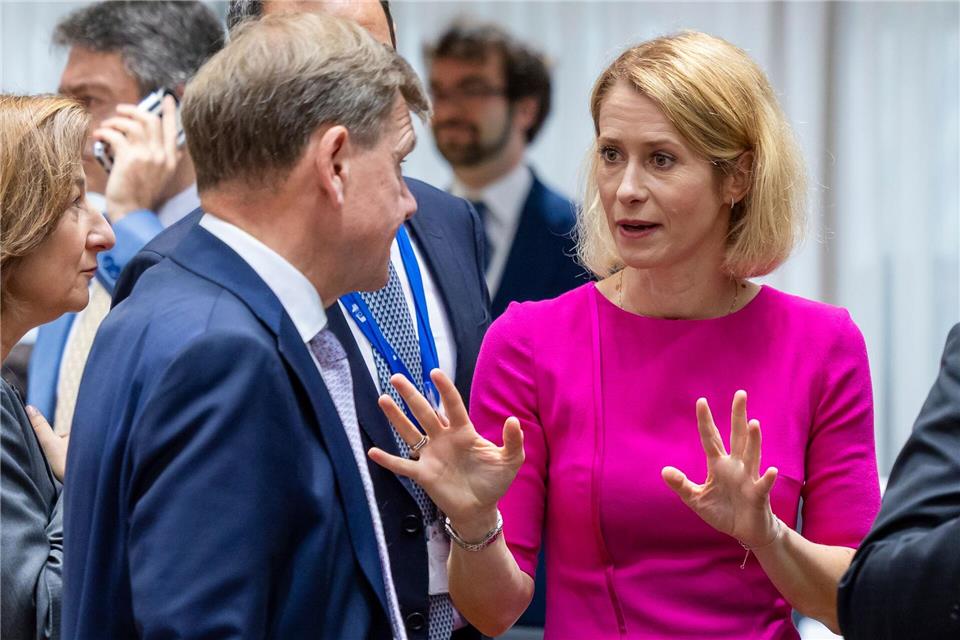 Bis zu 1.400 Schiffe: Russlands Schattenflotte beunruhigt EU EU-Chefdiplomatin Kallas will den Druck auf Moskau erhöhen. (Archivbild)Geert Vanden Wijngaert/AP/dpa