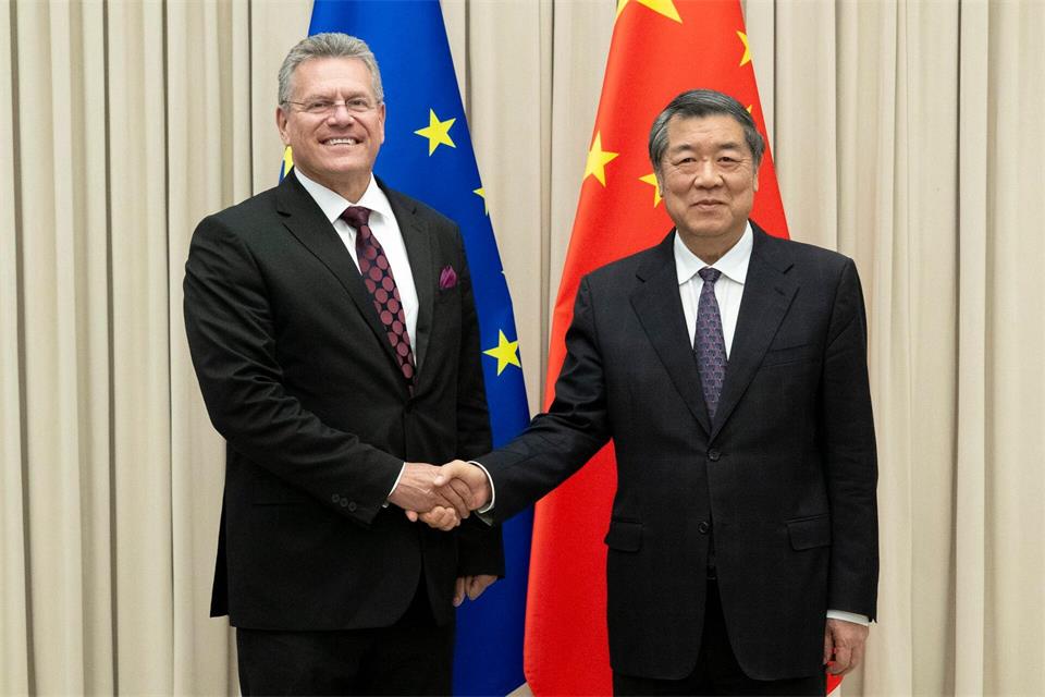 EU-Handelskommissar Sefcovic (l) hatte in China Gespräche geführt. (Archivbild)Tian Yu/XinHua/dpa