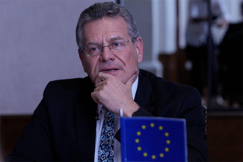 EU-Kommissar für Handel Maros Sefcovic möchte sich in Peking für ausgeglicheneren Handel einsetzen. (Archivbild) Jorge Saenz/AP/dpa