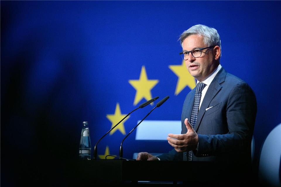 EU-Migrationskommissar Magnus Brunner setzt sich für die Abschiebung von Straftätern nach Syrien ein. (Archivbild) Bernd von Jutrczenka/dpa