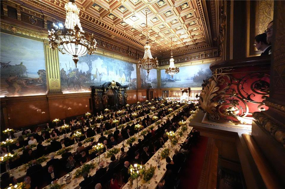 EU-Ratspräsident António Costa und Ex-Kanzlerin Angela Merkel (CDU) sind die diesjährigen Ehrengäste des Matthiae-Mahls im Großen Festsaal des Hamburger Rahthauses.Marcus Brandt/dpa