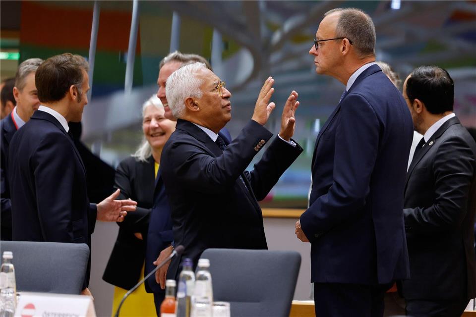 EU-Ratspräsident Costa muss beim Gipfel eine Äußerung des Kanzlers zurechtrücken.Geert Vanden Wijngaert/AP/dpa