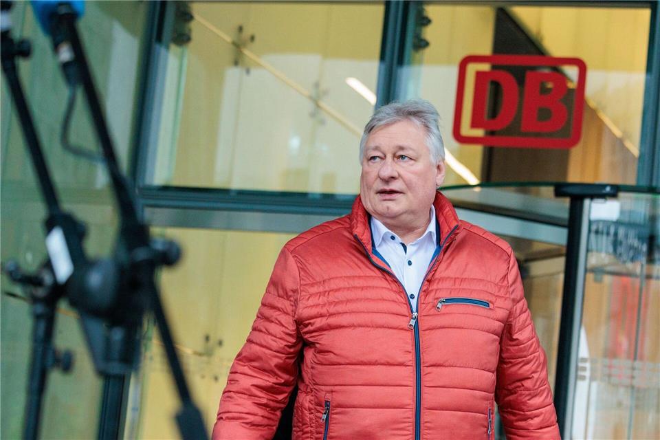 EVG-Chef Martin Burkert ist mit den Ergebnissen des Treffens nicht zufrieden.Carsten Koall/dpa