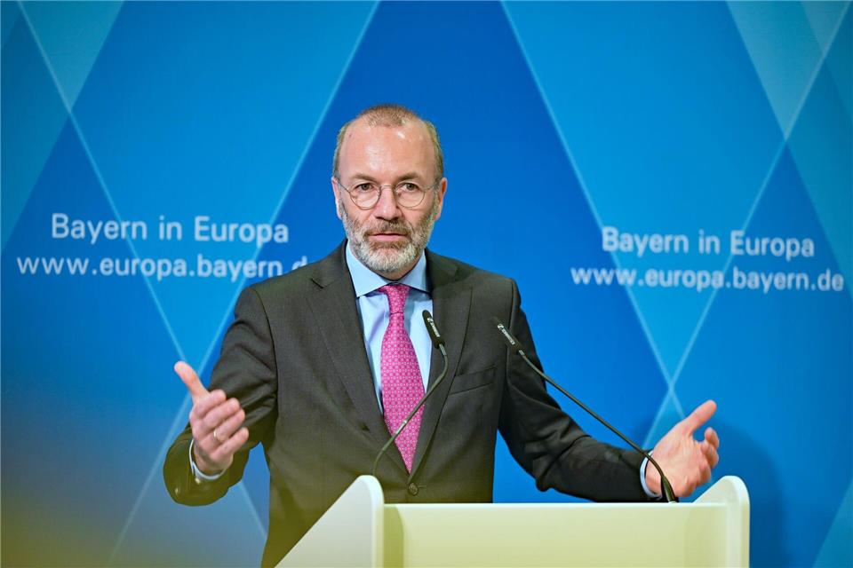 EVP-Chef Manfred Weber betont gerne seine Verbundenheit mit Bayern. Doch ausgerechnet aus seiner eigenen Partei CSU gibt es nun ungewohnt klare Kritik an der Arbeit des Vorsitzenden der EVP-Fraktion im Europäischen Parlament. (Archivbild)Malin Wunderlich/dpa