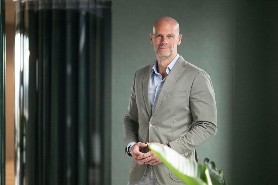 EY-Experte Constantin Gall: „All das sorgt aktuell für einen perfekten Sturm, gerade für die deutschen Autobauer“. (Archivbild)Marijan Murat/dpa