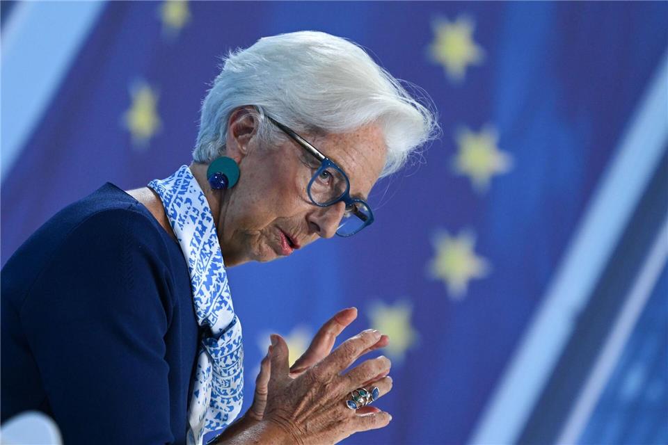 EZB-Präsidentin Christine Lagarde stellt die neueste Konjunkturprognose der Notenbank vor. (Archivbild)Arne Dedert/dpa