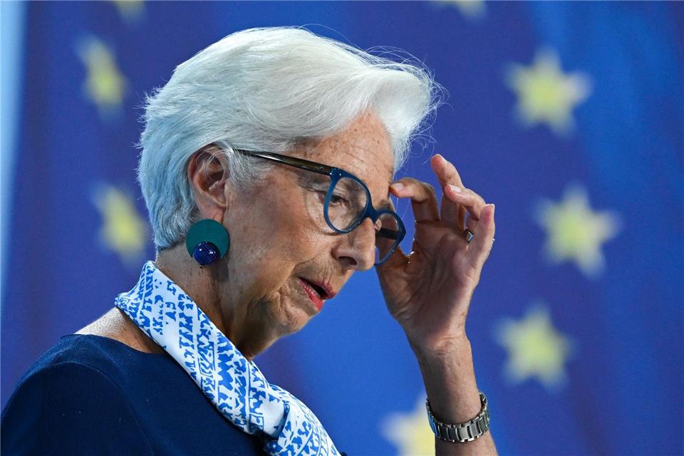EZB-Präsidentin Lagarde: Wie geht die Notenbank mit der Frankreich-Krise um? (Archivbild)Arne Dedert/dpa