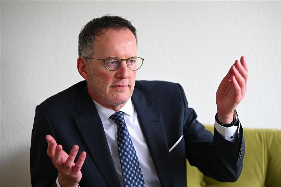 Ebling bezeichnet die bisherigen Drohnenüberflüge als Nadelstiche. (Archivfoto) Arne Dedert/dpa