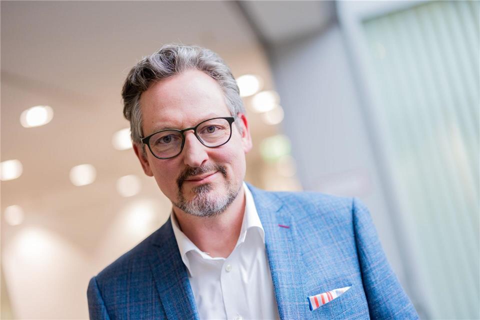 Eckart von Hirschhausen ist selbst schon Opfer von Deepfakes geworden. (Archivbild).Rolf Vennenbernd/dpa