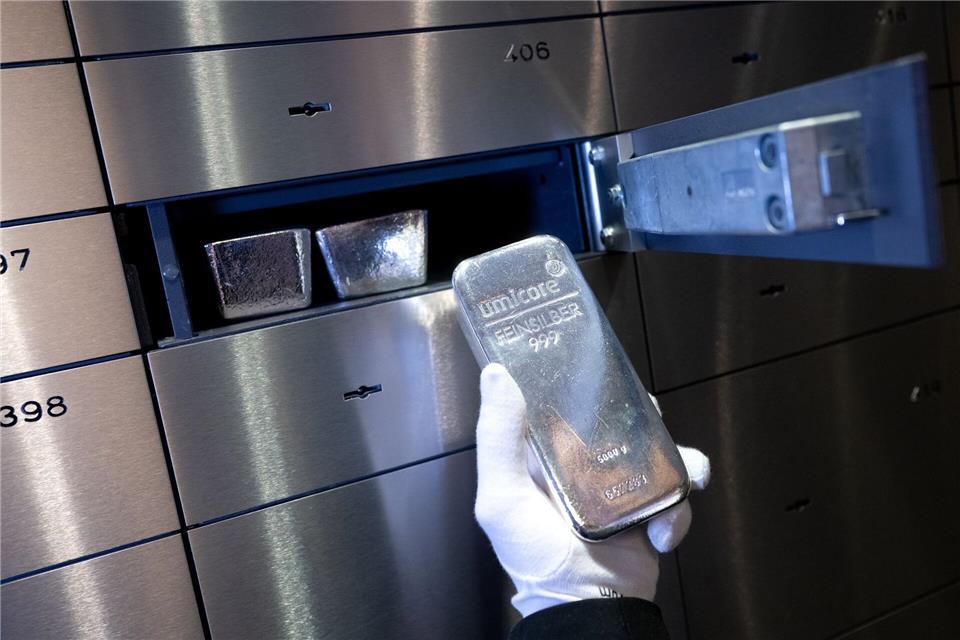 Edelmetalle gelten bei vielen Investoren als sichere Häfen in Zeiten politischer Unsicherheiten,  Silber ist zudem ein wichtiges Industriemetall. (Symbolbild)Sven Hoppe/dpa