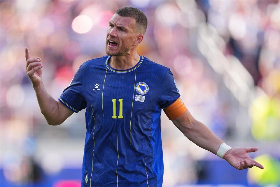 Edin Dzeko bestreitet im Oktober sein letztes Länderspiel für Bosnien-Herzegowina. (Archivbild)Julio Cortez/AP/dpa