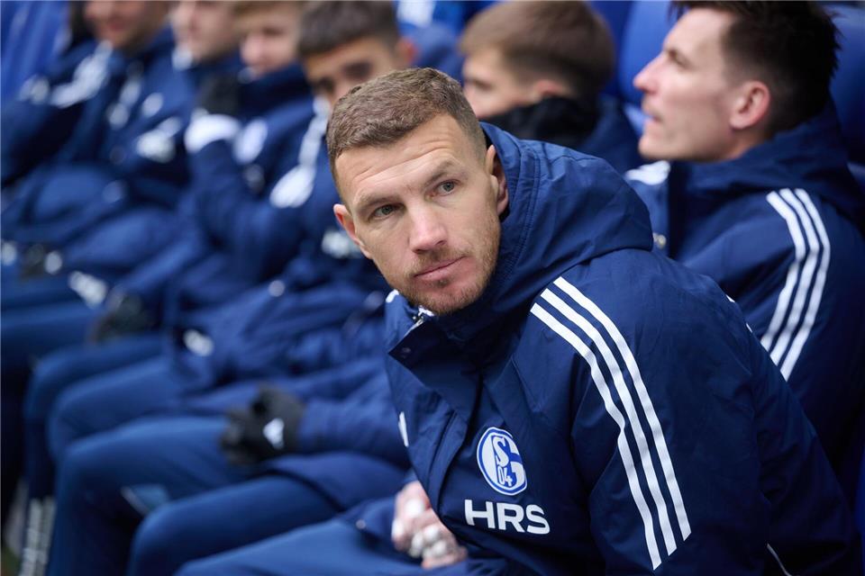 Edin Dzeko bleibt vorerst Joker beim FC Schalke. (Archivbild)Bernd Thissen/dpa