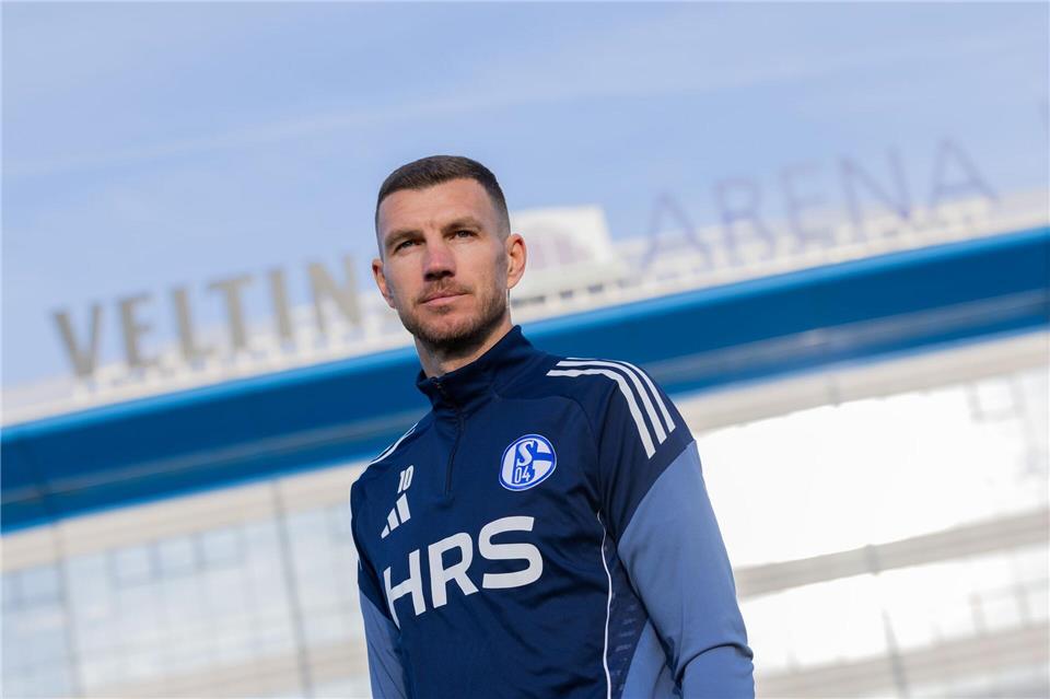 Edin Dzeko ist der neue Superstar auf Schalke.Rolf Vennenbernd/dpa