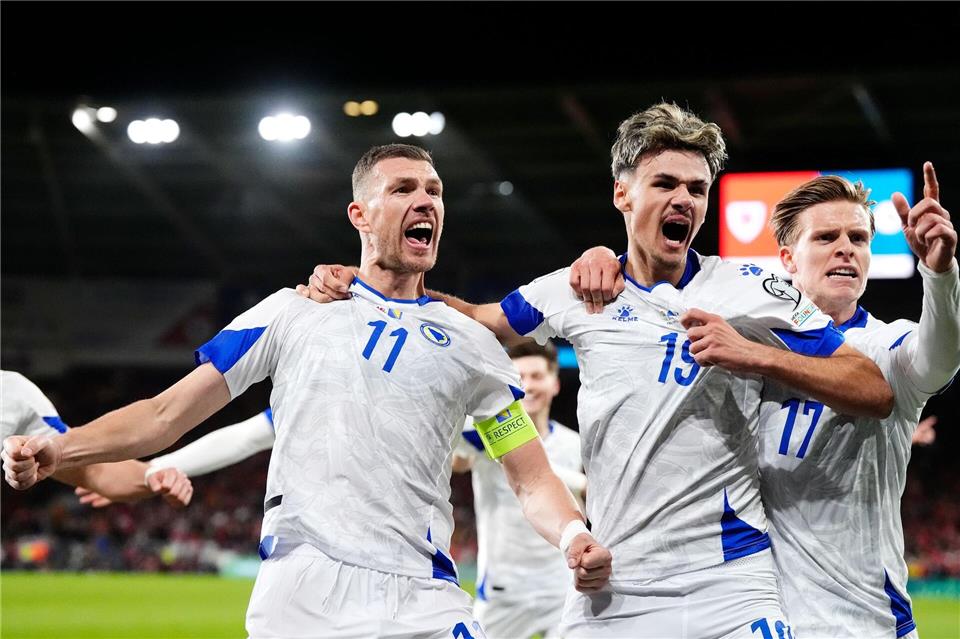 Edin Dzeko (l) soll Bosnien zur WM schießen. (Archivbild)Nick Potts/PA Wire/dpa
