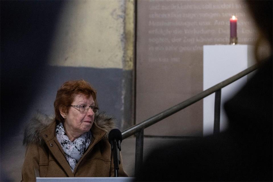 Edith Erbrich vor drei Jahren bei einer Gedenkveranstaltung für die Opfer des Nationalsozialismus. (Archivbild)Hannes P. Albert/dpa
