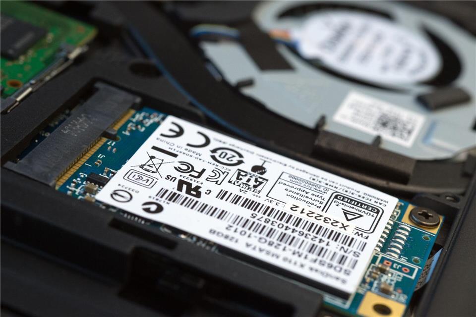 Egal, ob SSD-Speicher (Bild) oder klassische Festplatte: Richtig gelöscht sind Daten darauf nur, wenn sie überschrieben wurden.Andrea Warnecke/dpa-tmn