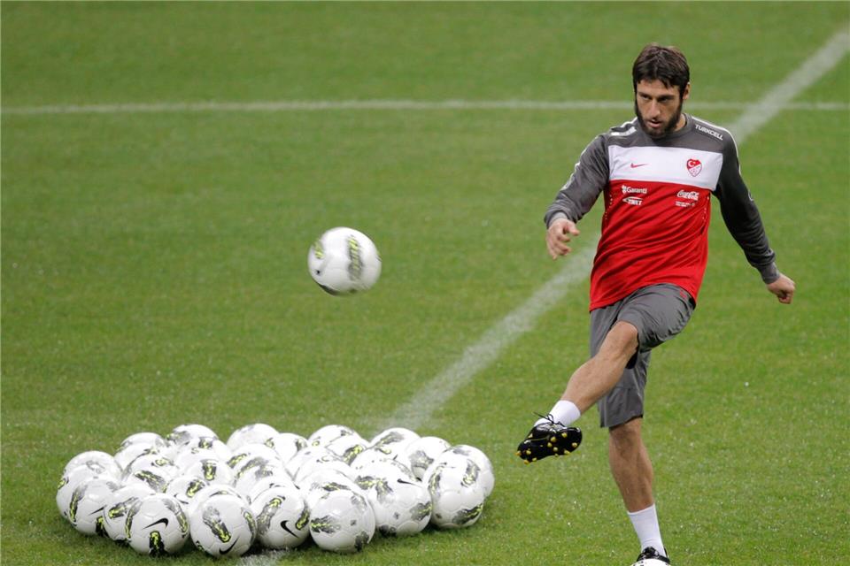 Egemen Korkmaz, heute Trainer der türkischen U21, verlor beim Spiel in Kroatien das Bewusstsein. (Archivbild)Tolga Bozoglu/EPA/dpa