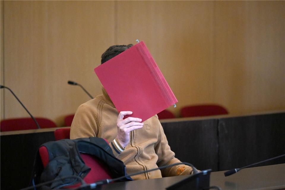 Ehefrau und Baby getötet - Sicherungsverfahren gestartet. Celine Frohnapfel/dpa