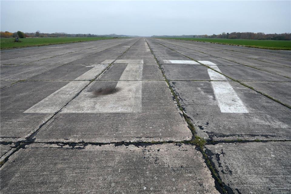 Ehemaliger Militärflugplatz: Ferienpark statt Flugzeuge. (Archivbild)Bernd Wüstneck/dpa-Zentralbild/dpa