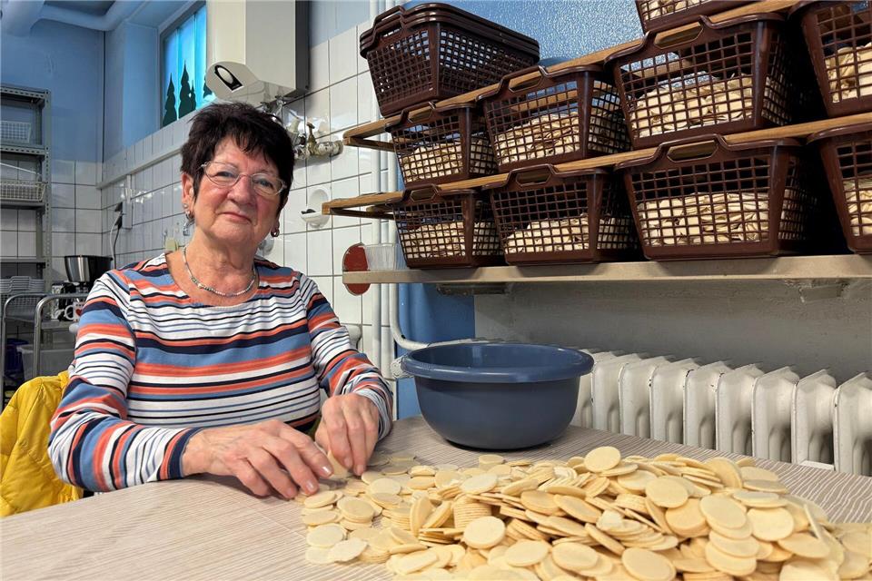 Ehrenamtliche helfen mit (Archivbild)Birgit Reichert/dpa