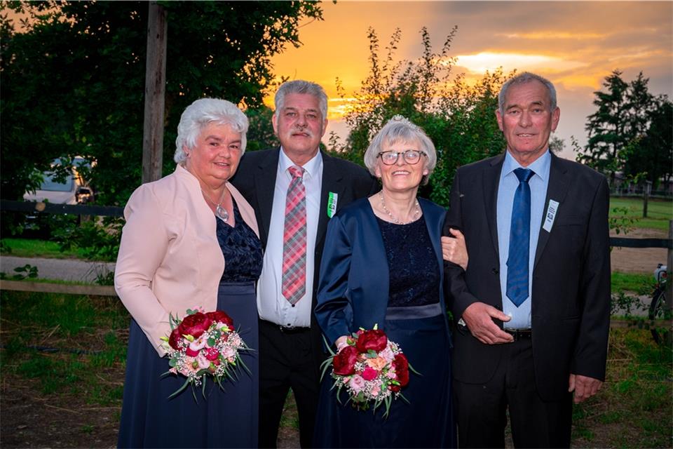 Ehrenpaar Hedwig Dünnewald, Ludger Möllmann, Königin Renate Schlusemann und König Günter Wellermann (v.l.) kurz vor der Proklamation im Jahr 2022.