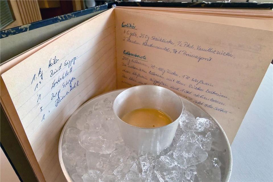 Eierlikörchen nach Oma Christas Art: Zum Abschluss jedes Menüs im „Sühring“ gibt es einen, serviert auf Eis.Carola Frentzen/dpa-tmn