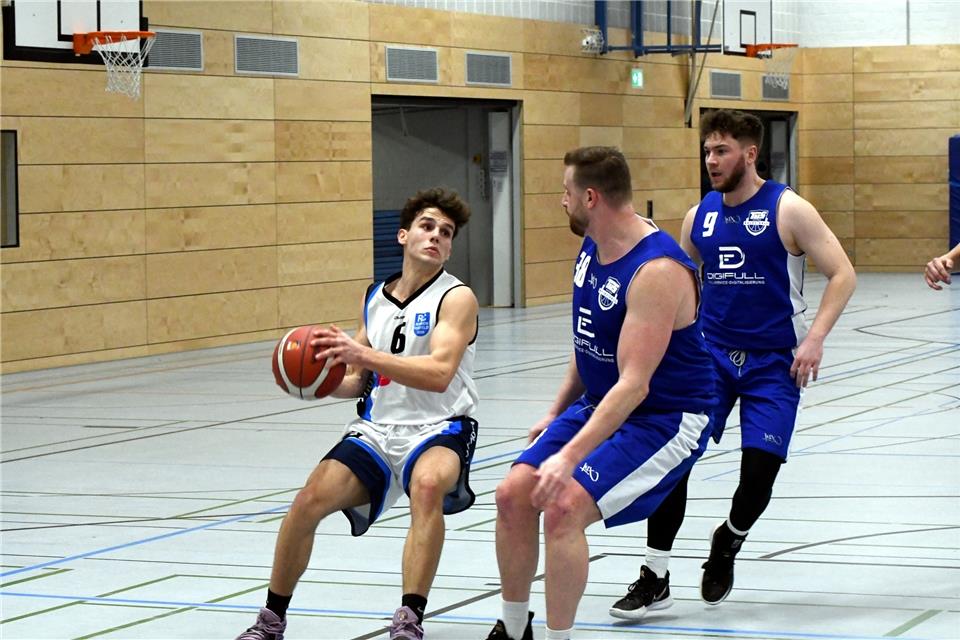 Ein Känguru unter dem Korb Eifriger Punktesafile://bz-fu-01/DIALOG/OPI_RED_SCREEN/600_0008_2303045_spBBHerrenHiltrup20029.jpgmmler mit Dunkingqualitäten: Ruben Krüger gilt als Riesentalent und zählt schon in jungen Jahren zu den Leistungsträgern beim Basketball-Oberligisten RSV Borken.