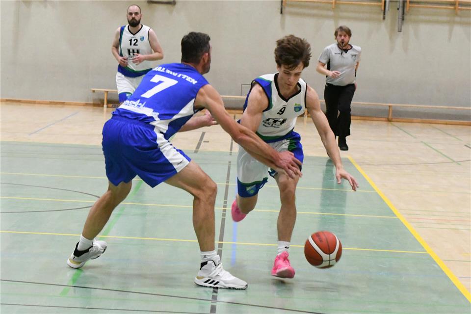 Eifrigster Borkener Punktesammler gegen Gütersloh: Markus Kalimulin (rechts).