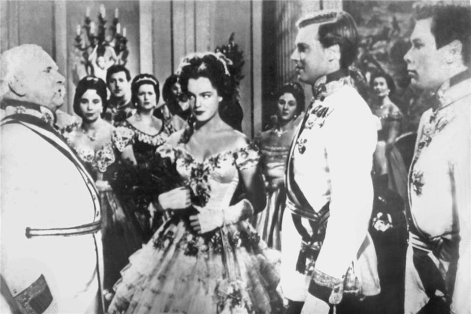 Eigentlich ein bunter Kitschfilm, hier aber eine Szene in Schwarzweiß aus der „Sissi“-Filmtrilogie. (Archivbild)UPI/dpa
