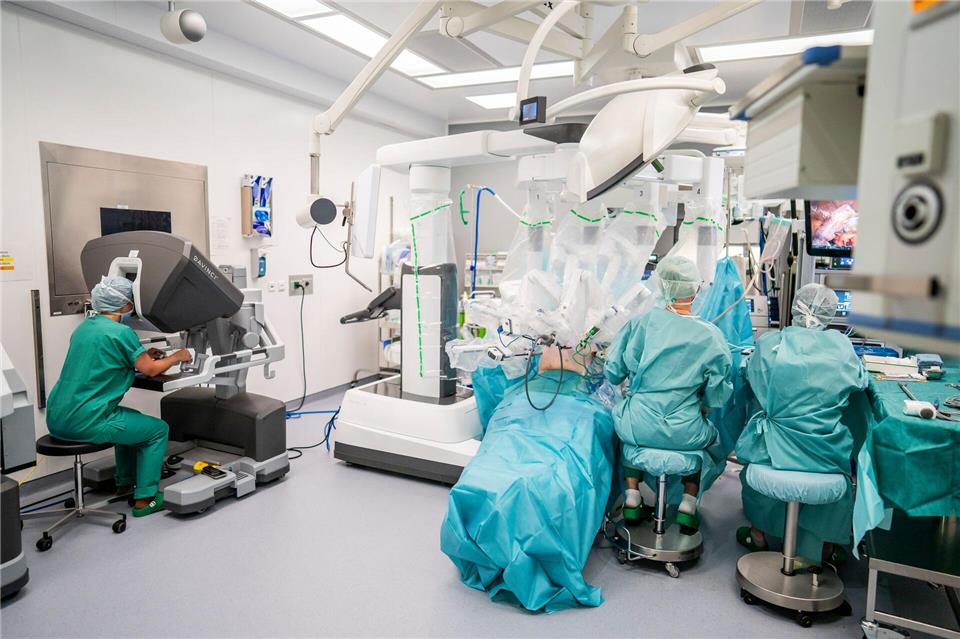 Eigentlich ist Chirurgie eine Männerdomäne. Andreas Arnold/dpa