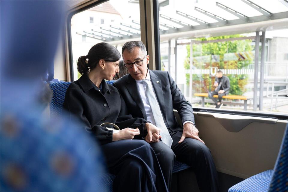 Eigentlich ist Özdemir ein passionierter Radler. Diesmal nahm er die Bahn.Marijan Murat/dpa