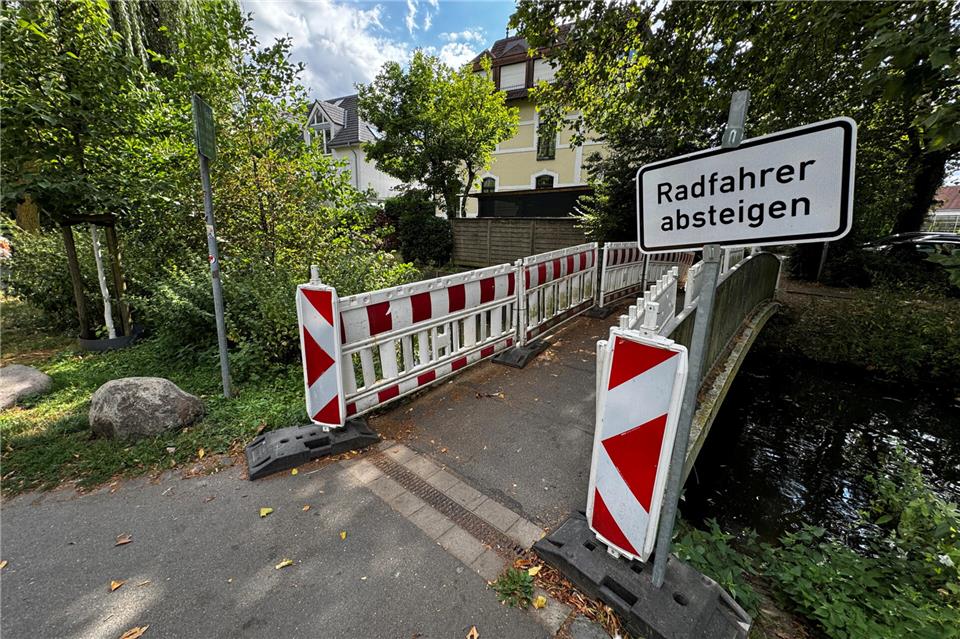 Eigentlich sollte diese Brücke bereits seit Monaten ein neues Geländer haben.