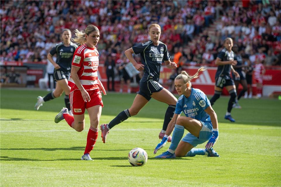 Union siegt in Mainz - Viktoria-Frauen gegen Frankfurt raus Eileen Campbell (l) sorgte mit einem Doppelpack für Unions Einzug ins Achtelfinale des DFB-Pokals. (Archivbild)Matthias Koch/dpa