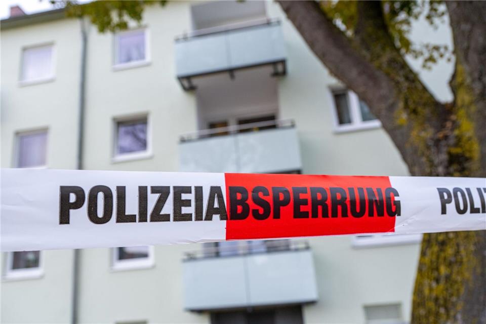 Ein 17-Jähriger zückt beim Streit ein Messer und sticht seinem Kontrahenten in den Bauch (Archivfoto)Armin Weigel/dpa