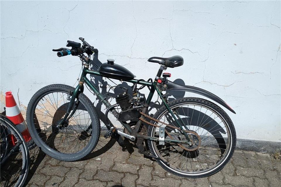 Ein 19-Jähriger hat sein Rad mit einem Motor nachgerüstet und ist damit durch die Stadt gerast.-/Polizei Hannover/dpa