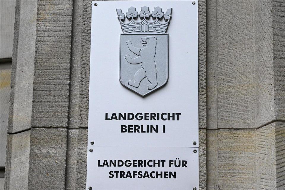 Ein 19-Jähriger steht wegen Gewalt gegen seine Mutter vor Gericht. (Symbolbild) Jens Kalaene/dpa