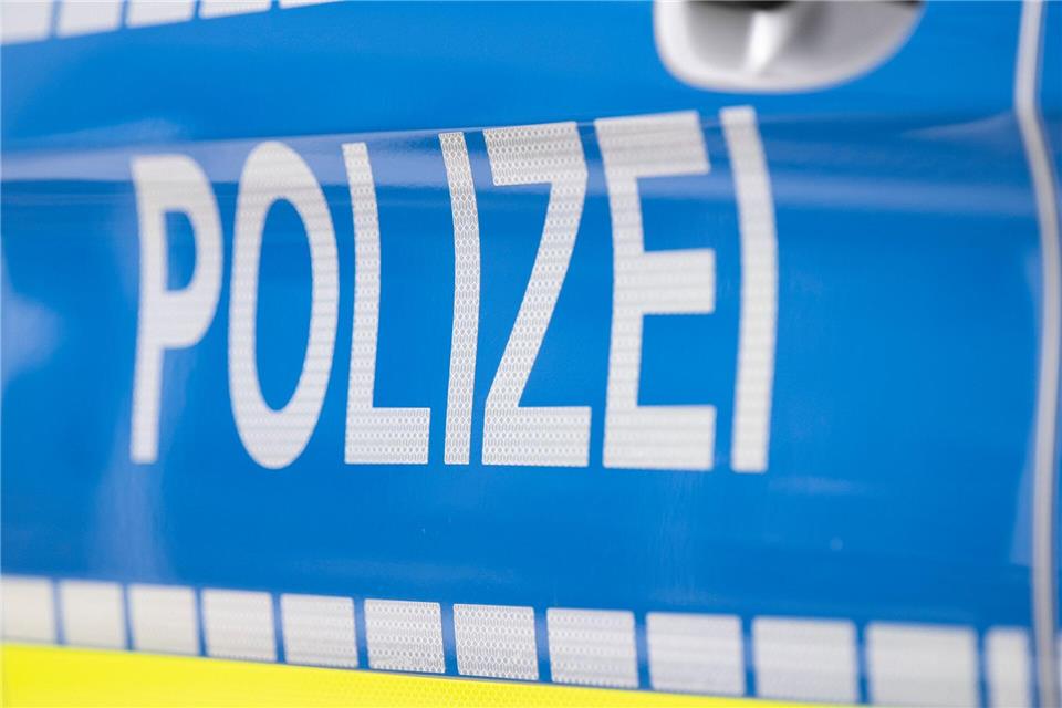 Ein 19-Jähriger stirbt bei Unfall auf B 44. (Symbolbild)Boris Roessler/dpa