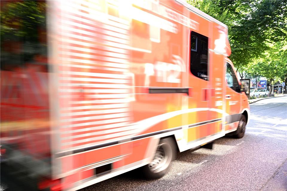 Ein 33-Jähriger ist in Hamburg zwei Tage nach seines Ingewahrsamnahme durch Polizisten im Krankenhaus gestorben. (Symbolbild) Lilli Förter/dpa