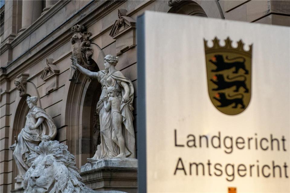 Ein 34-Jähriger steht ab Mittwoch wegen versuchten Mordes vor Gericht. (Archivbild) Stefan Puchner/dpa