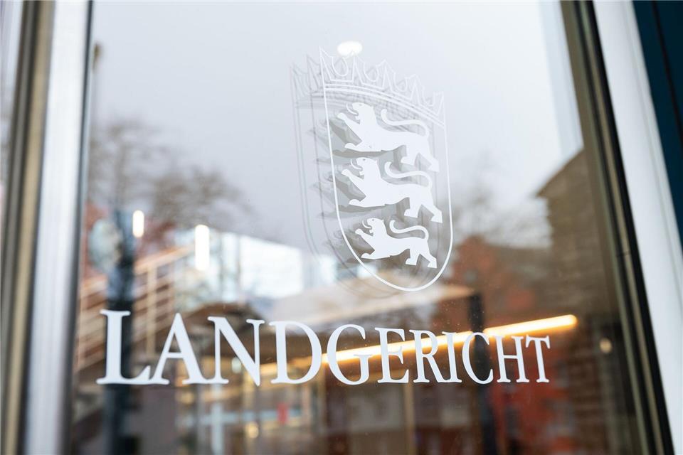 Ein 37-Jähriger steht wegen Kindesmissbrauchs vor Gericht. (Symbolbild)  Silas Stein/dpa